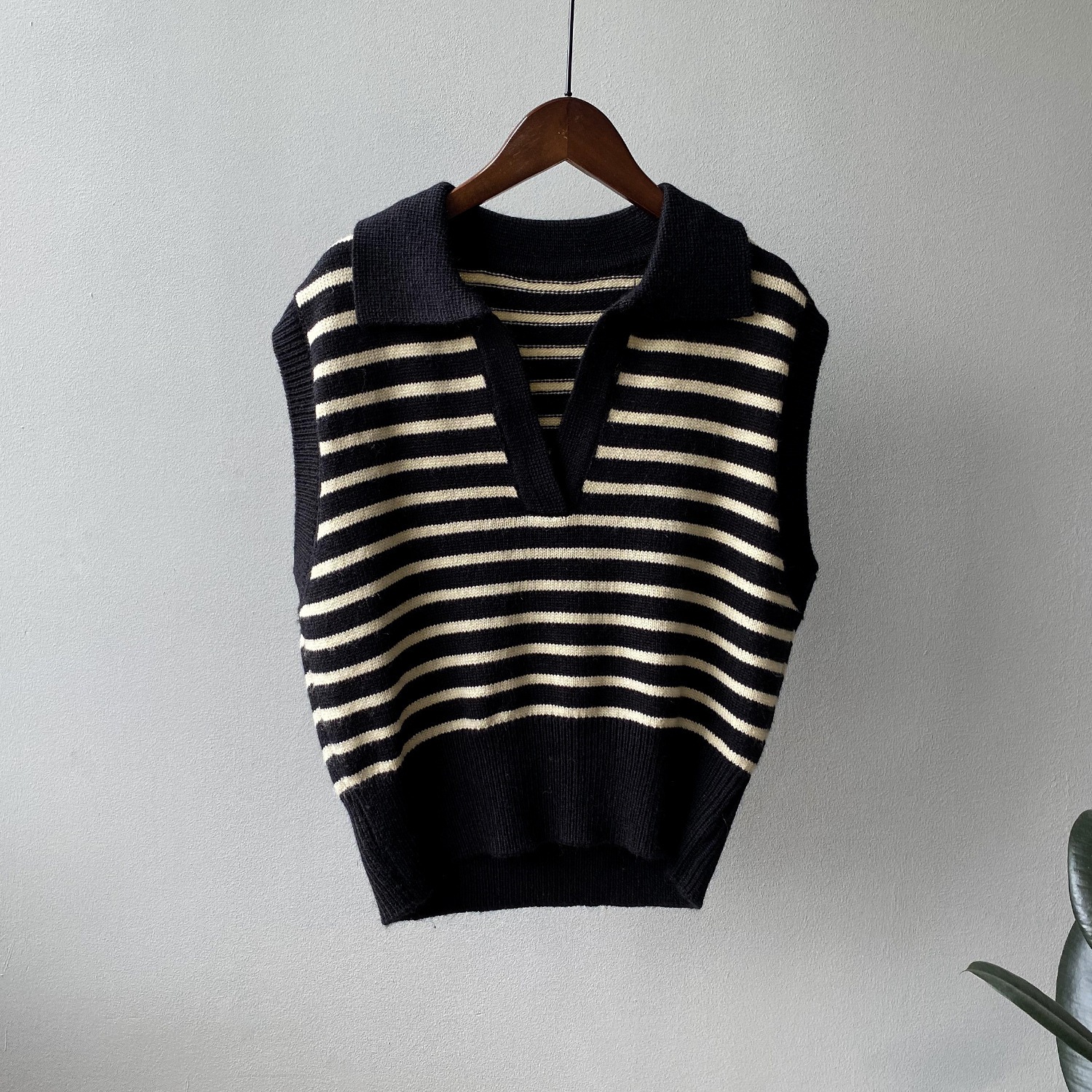 ボーダー柄ベスト ブラック ホワイト トップス ベスト スリム 細身 ストレート スマート かわいい