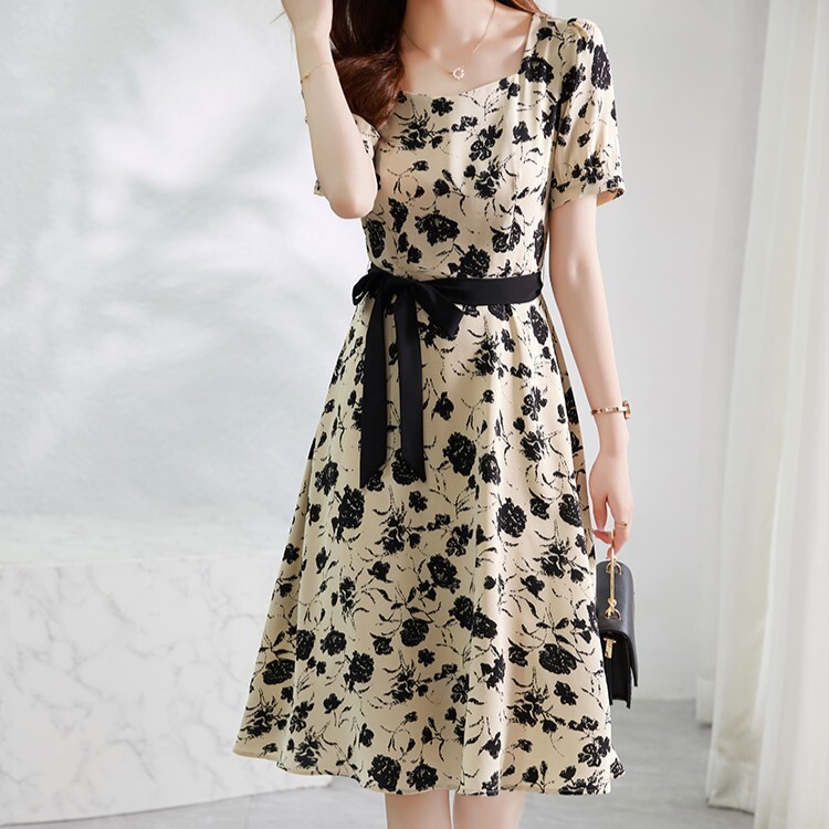 レディース ワンピース 膝下 半袖 スクエアネック フレア セミフレア リボン ウエストマーク ウエストリボン かわいい 大人可愛い きれいめ シンプル 上品 おしゃれ こなれ感 ガーリー 個性的