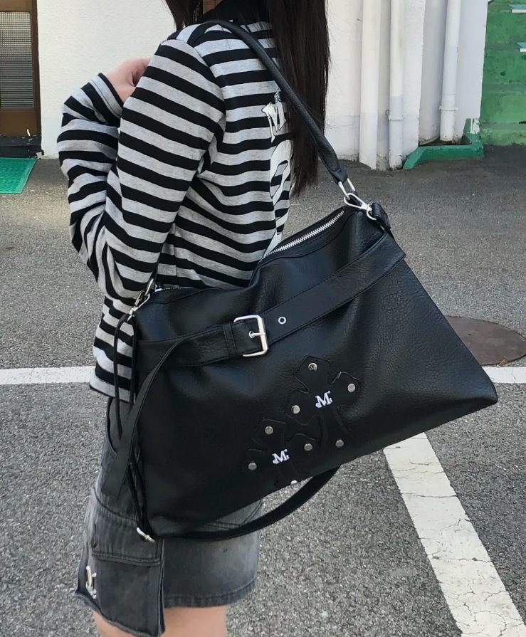 ラズ クロス レザー ベルテッド ショルダーバッグ