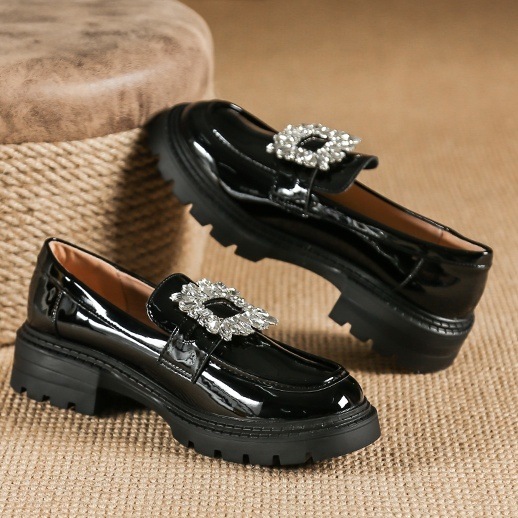 ローファー ローヒール 5cmヒール 光沢 キラキラ ビジュー 履きやすい かわいい 大人可愛い きれいめ シンプル カジュアル 大人 上品 おしゃれ かっこいい レトロ きちんと 大人可愛い