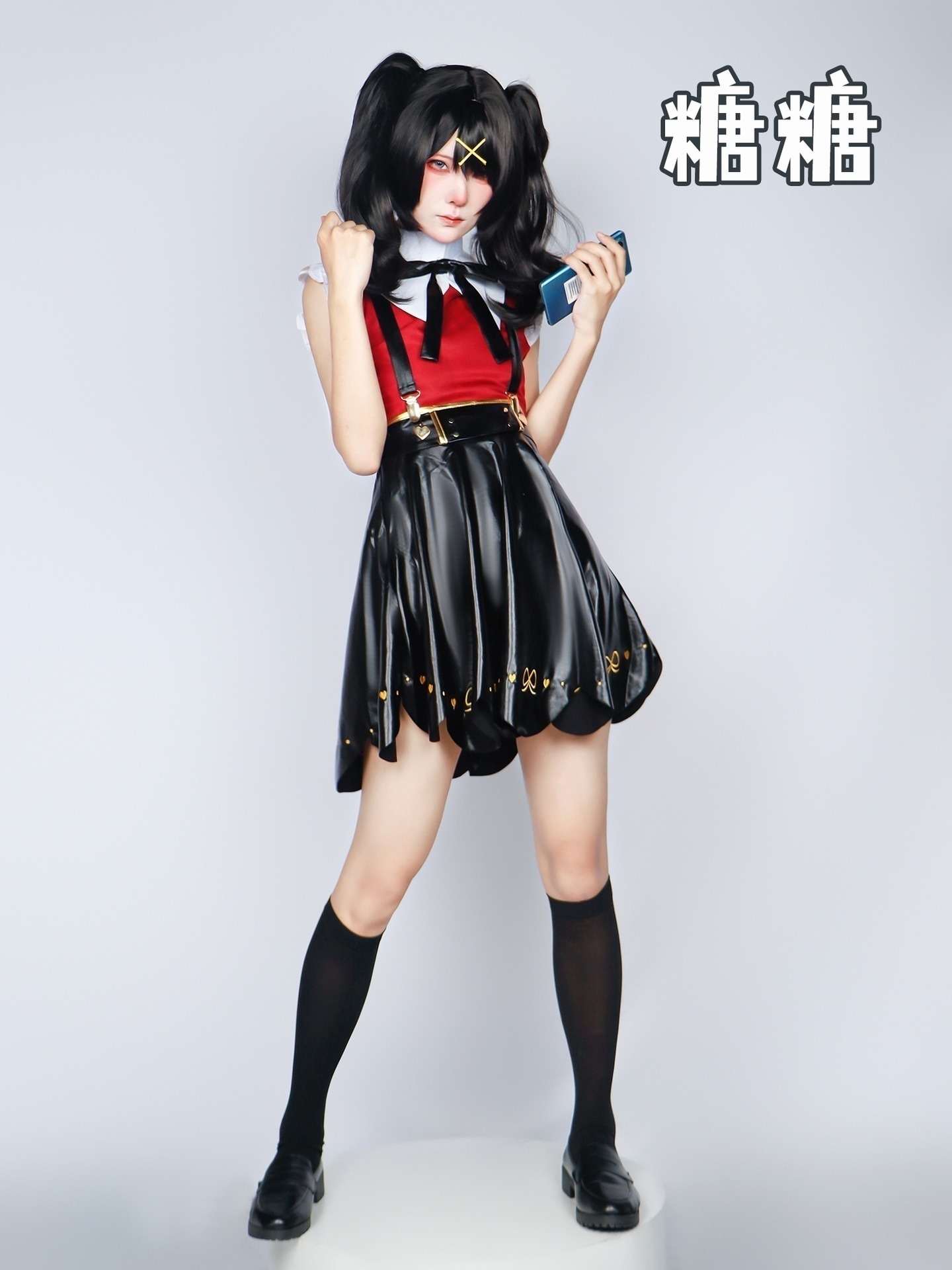 女の子はコスプレ服に大きく依存しています