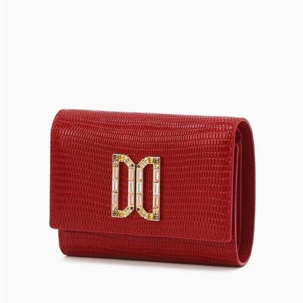 AK Bundang店 アレクサ レッドレザー 高級クリスタル装飾 DDロゴ 二つ折り財布 DCWA5E2 25,576円