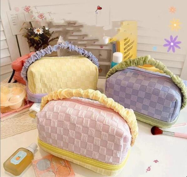 化粧ポーチ大容量バッグ 化粧ポーチ洗面用具ポーチ 収納バッグ 新作 シンプル 持ち運び 旅行バッグ トートバッグ