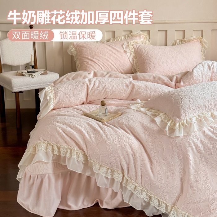 厚手の完全消光加工が施された彫刻模様のミルクベルベット4点セット冬用レーストリム付きベッドシーツ掛け布団カバーベッドカバー