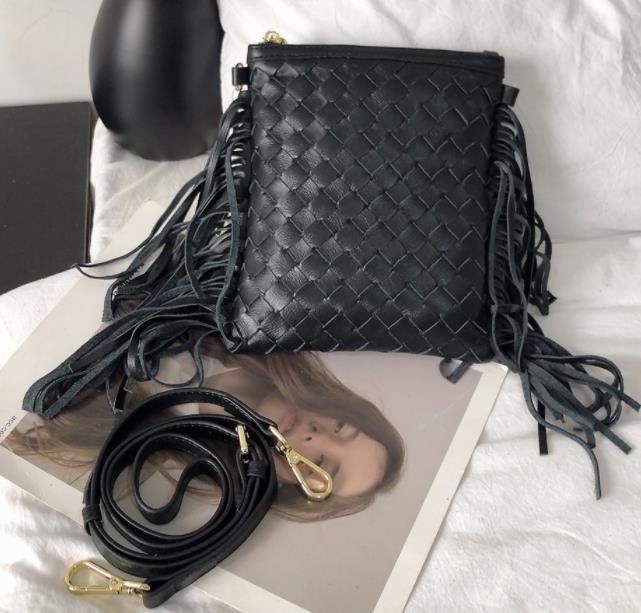 2023 新作 コンパクト レディース バッグ ピュア ハンドメイド レトロ タッセル クロスボディ スモール スクエアバッグ 日本韓国