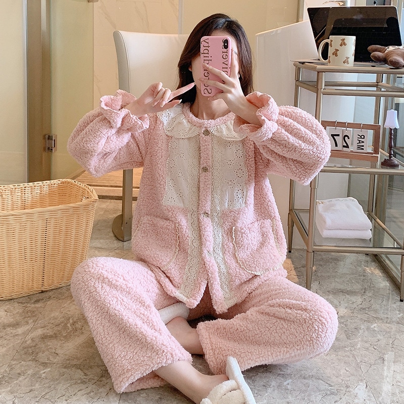 大きいサイズ パジャマ もこもこ 冬 秋冬 厚手暖かいナイトウェア レディース 長袖 上下セット ルームウェア 部屋着 寝間着 韓国秋冬の厚いベルベットのパジャマ女性のかわいいお姫様風宮廷風レトロな