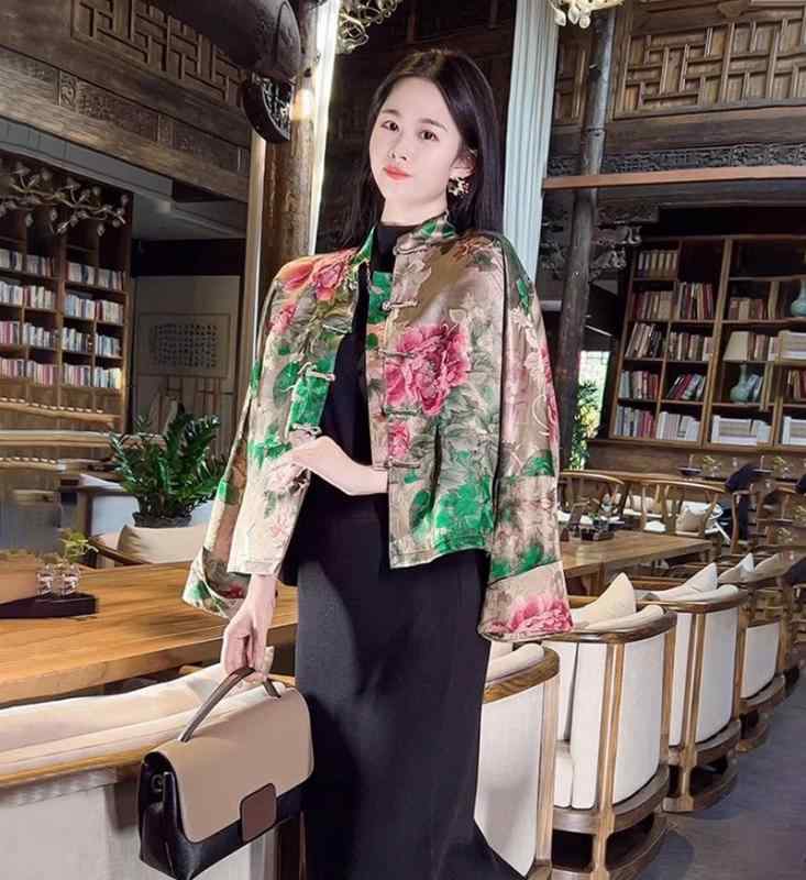 秋服 レディース ファッション オシャレ カワイイ シンプル 大人カワイイ 大きいサイズ プレート ボタン プリント キルティング ジャケット 秋　冬 綿