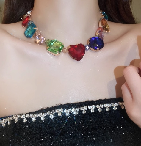 カラフルなスパークリングダイヤモンドドーパミンネックレス女性用ハイデザインニッチラブ鎖骨チェーンヨーロピアン＆アメリカンスタイルのネックレスアクセサリー