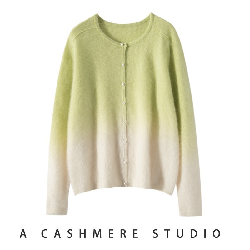 柔らかいモチ100純粋なカシミヤのカーディガンのトレンドはグラデーションの真珠のボタンの丸襟のプルオーバー