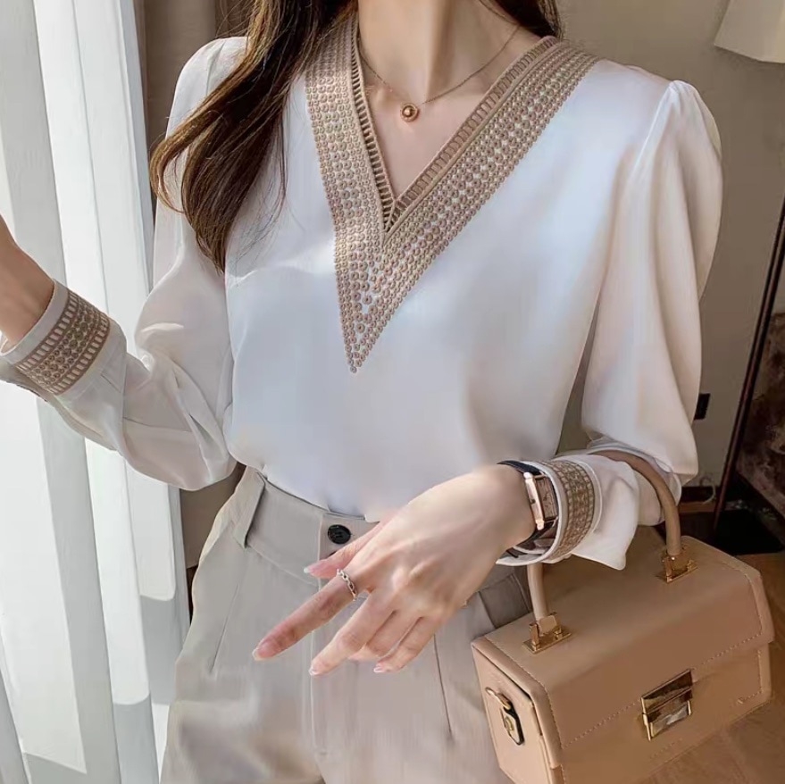 レディース シャツ ブラウス 長袖 バルーン袖 Vネック ドッキング フェミニン レース 刺繍 きれいめ シンプル 上品 おしゃれ かっこいい クール モード系 エレガント モダン フォーマル