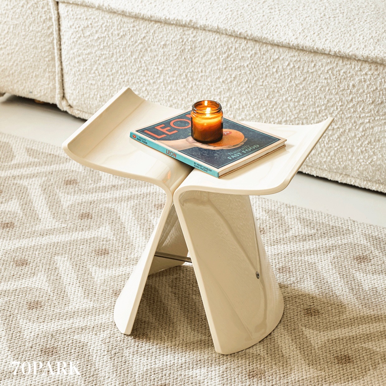 クリームカラー バタフライ スツール サイドテーブル チェア 椅子 おしゃれ 韓国インテリア 韓国雑貨 韓国っぽ インテリア雑貨 韓国