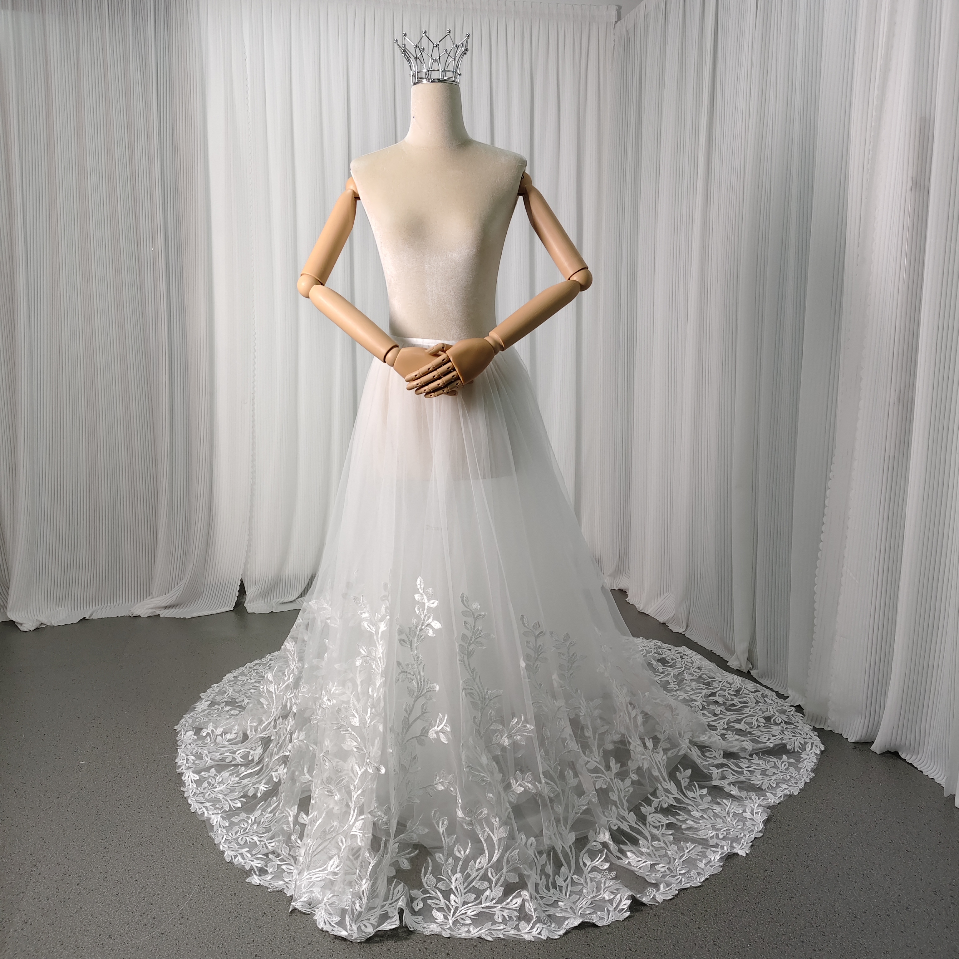 純白 華やかなトレーン リーフ刺繍 オーバースカート 結婚式 前撮り 色直し