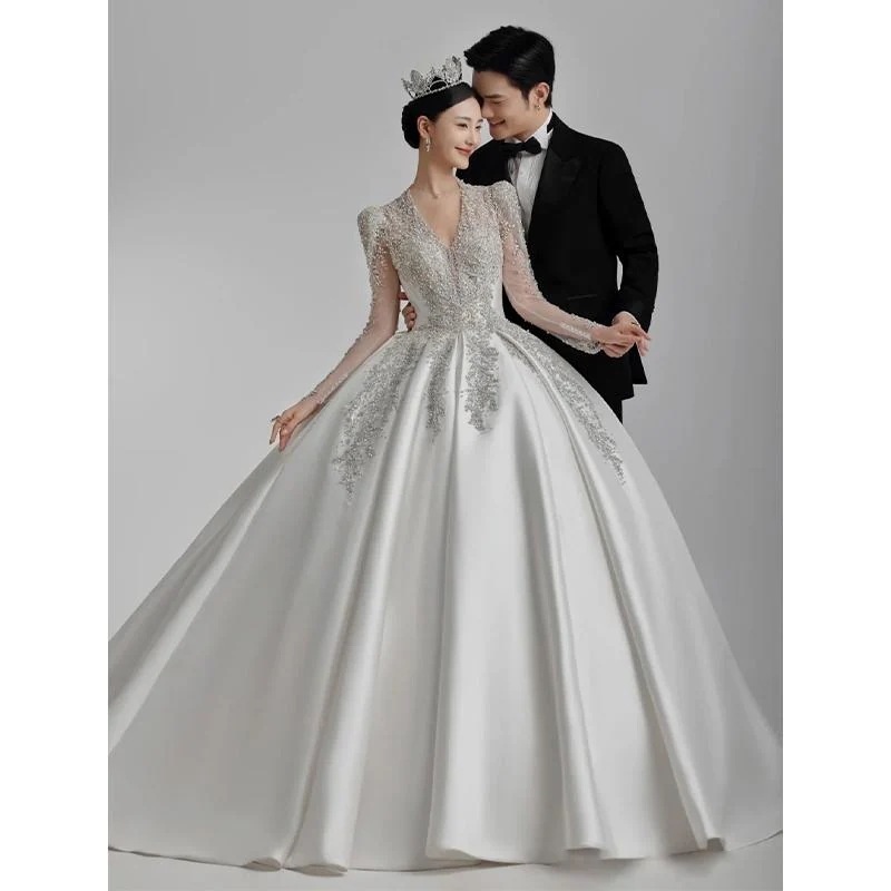 長袖サテンメインウェディングドレス花嫁2025 Vネック重工業ハイエンドテクスチャレトロフランスアウトドアガーゼ冬