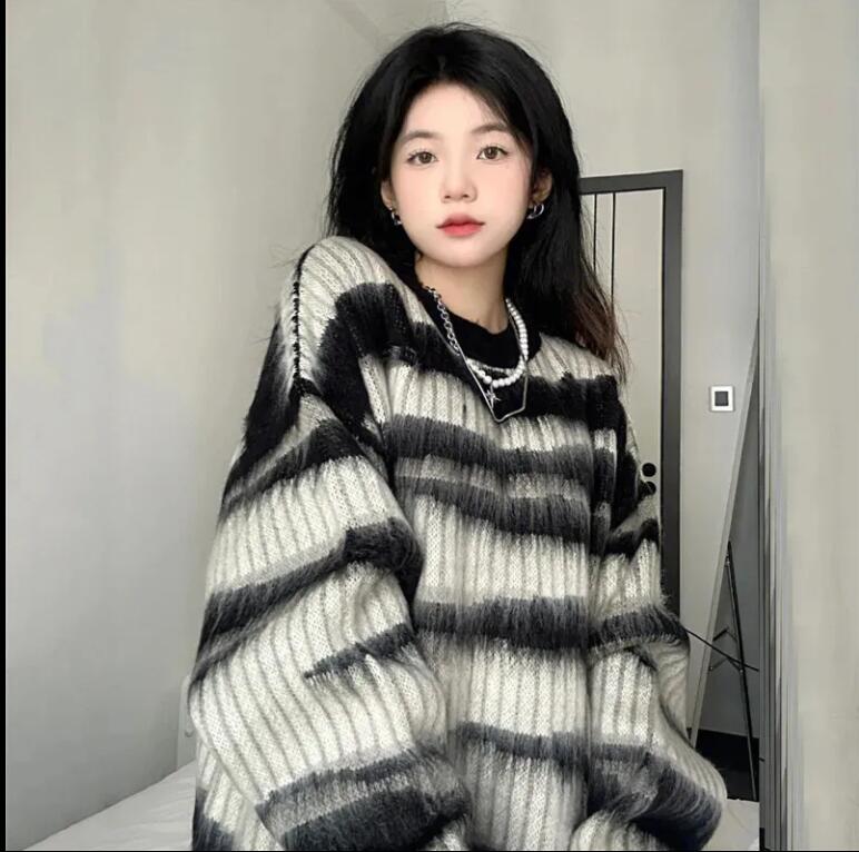 のだるい風保温厚手ゼブラ柄セーター女子学生の色合わせニットトップス