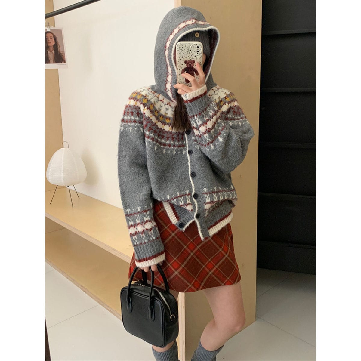 ウールのレトロなコントラストカラーのフード付きセータージャケット女性用秋冬ソフトでワックスのようなひし形フェアアイルニットセーターカーディガン M5756
