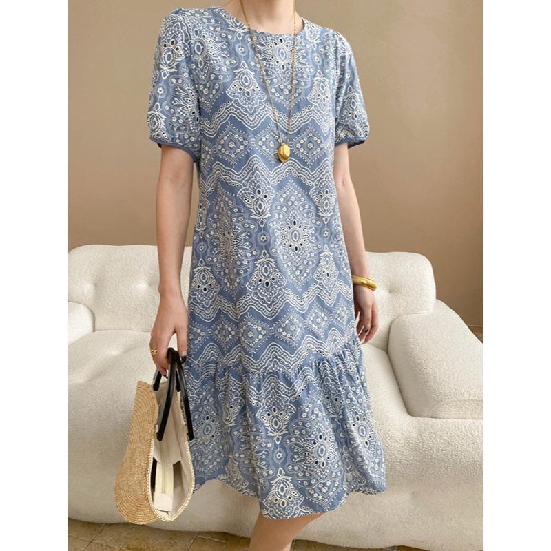 南バケーションスタイルのヘビーエンブロイダリーホローアウトラウンドネックルーズスリミングパフスリーブドレスSN lounge dress compre agora cozy worldwide 走れる