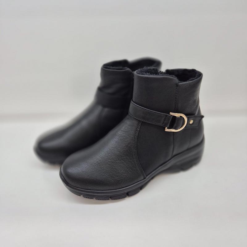 女性 足幅が広く暖かい軽量ボアファーブーツ FN604