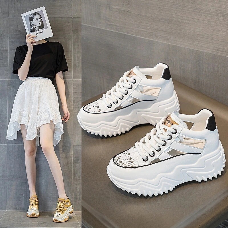フラットサンダル 春夏 ビーチ 2025夏モデルの背の高い女性のサンダル ストラップサンダル 厚底サンダル 韓国人气 スポーツサンダル レディース 通気