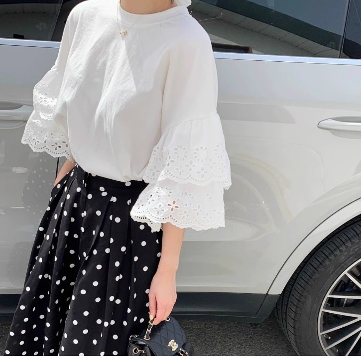 トップス Tシャツ プルオーバー 5分袖 ラウンドネック 袖フリル 刺繡 異素材ミックス かわいい 大人可愛い きれいめ シンプル 上品 おしゃれ かっこいい カジュアル レトロ こなれ感 個性的