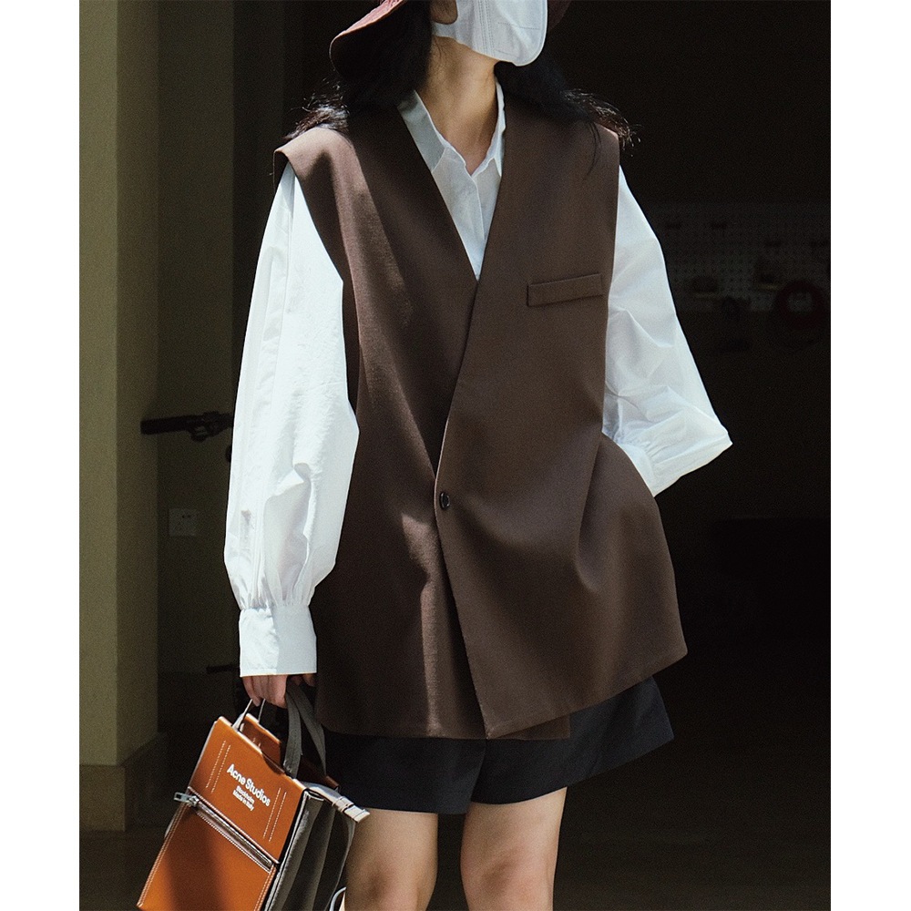 早春の新しい韓国の気質Vネック斜めのバックルのスーツのウエストコートの緩いHの輪郭のカジュアルな薄いノースリーブのブラウス女性