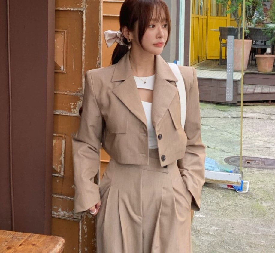 レディース トップス ジャケット パンツ ボトムス セットアップ ストレートパンツ ロングパンツ ロング 長袖 萌袖 Vネック 襟付き 角襟 ストレート ファスナー ポケット ハイウエスト 薄手