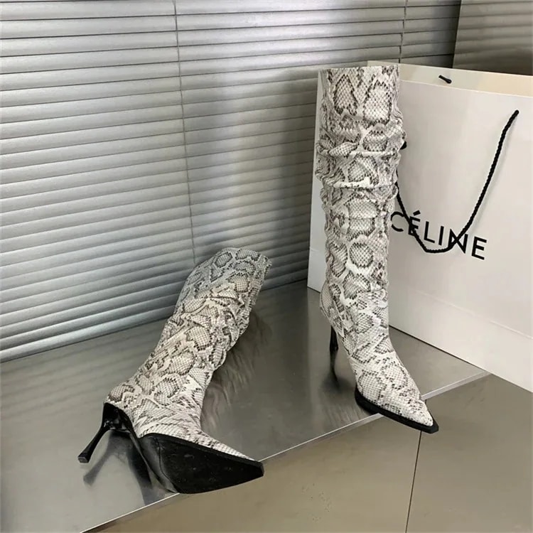 早い者勝ち 2025年夏 スパイクシューズ 細ヒール ロングブーツ ヘビ柄 シワ レディース スタックブーツポインテッドトゥ 快適である 中ヒール 長靴 高筒ブーツ