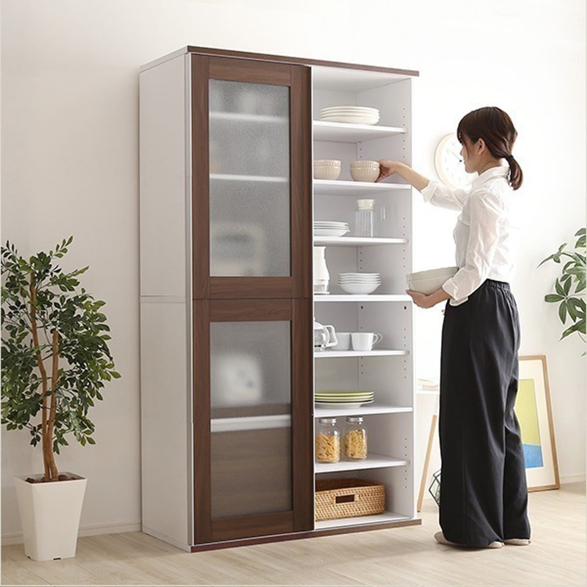 ガラス引戸食器棚Louche-ルーシュ-食器棚 スライド式 キッチンボード スタイリッシュ