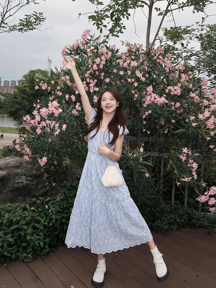 2025 春夏 ミモレ丈 ロング ワンピース タック 小花 フラワー 透かし彫り おしゃれ かわいい Vネック レース切り替え 韓国ファッション レディースお出かけ キュート甘めスリーブフレンチ