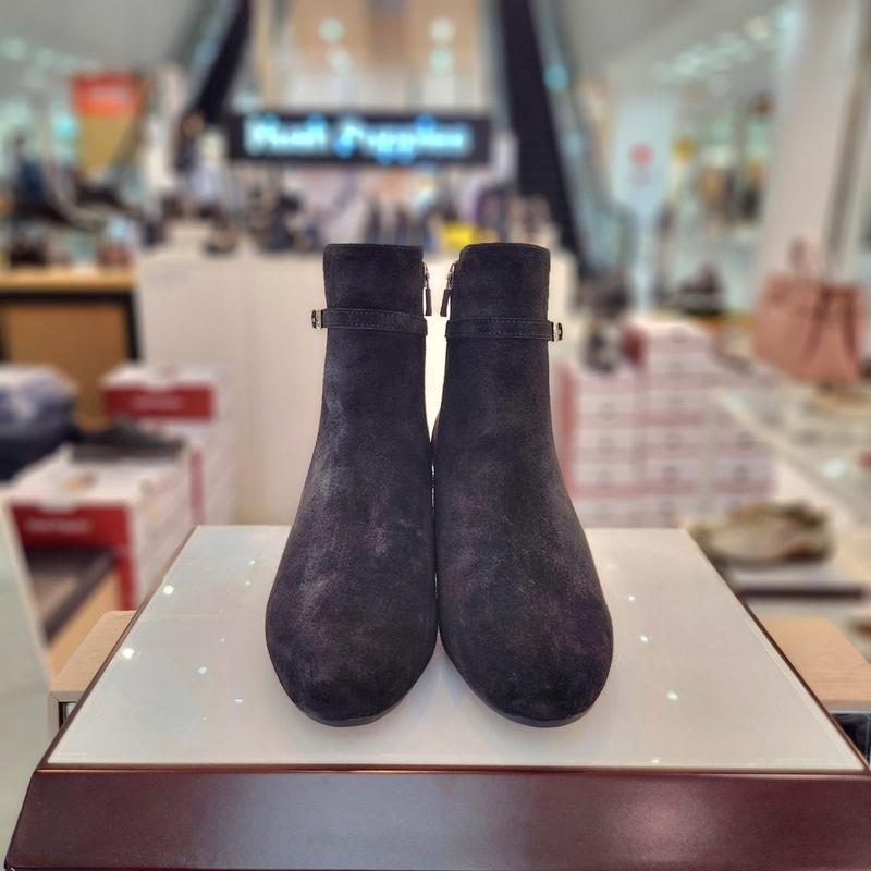 女性の足に優しいクリスタルストラップ軽量スエードアンクルブーツ3fr601-D