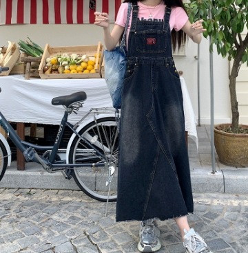 オールインワンスカート デニム サロペットスカート ジャンパースカート スカート ミモレ丈 袖なし タイト 細身 ストレート スマート ポケット ブルーデニム シンプル カジュアル 大人 おしゃれ