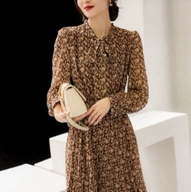 ワンピース ブラウス ミモレ丈 袖あり 七分袖 フレア ストレート リボン 大人可愛い きれいめ 上品 おしゃれ レトロ ラブリー キュート ガーリー エレガント モダン 主役級 とろみ感 小花柄 春 6,052円