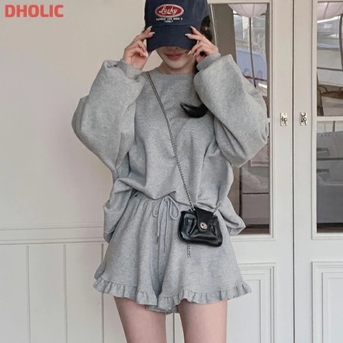 ボクシースウェット&フリルショートパンツSET 5,551円