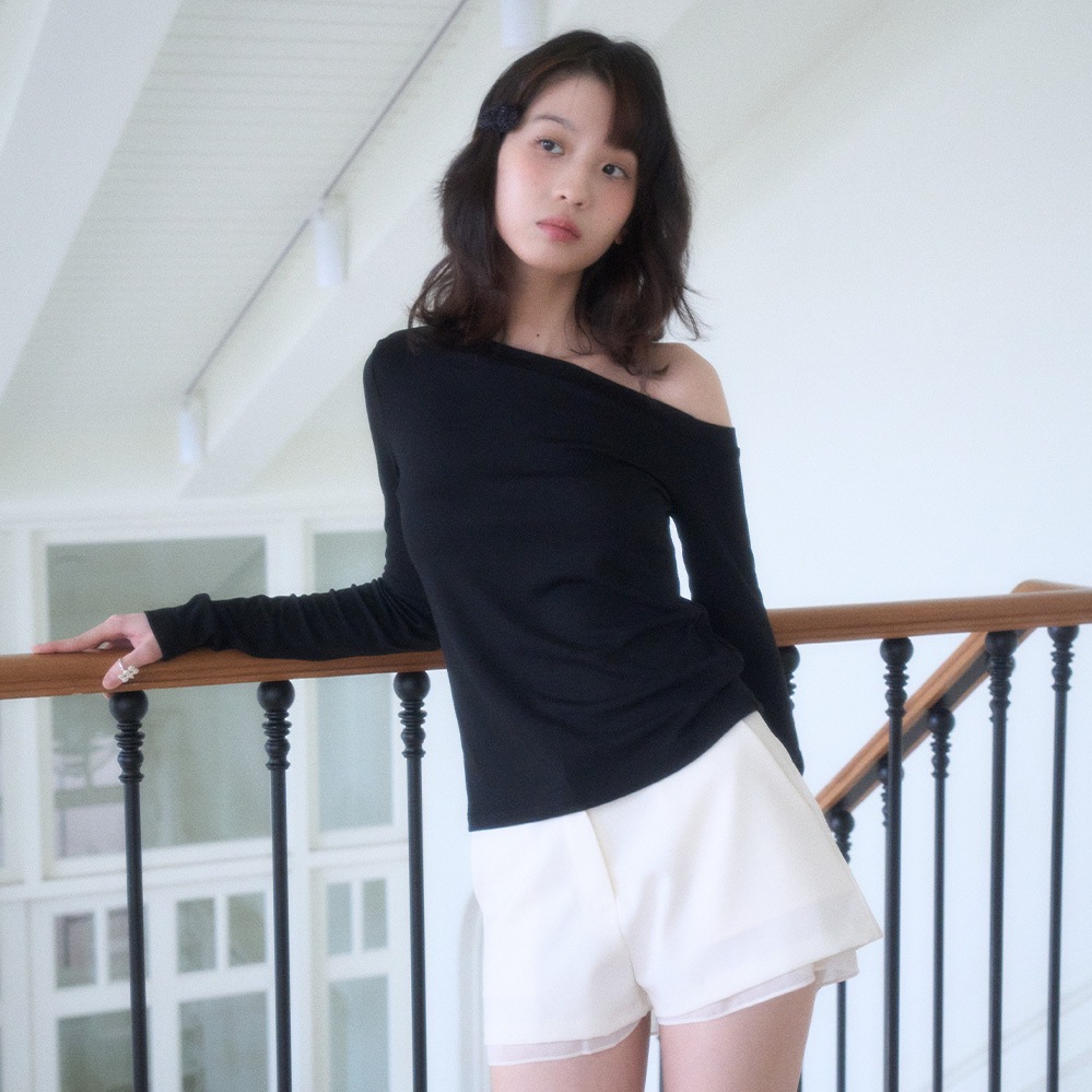 ONE-SHOULDER LONG SLEEVE-BLACK