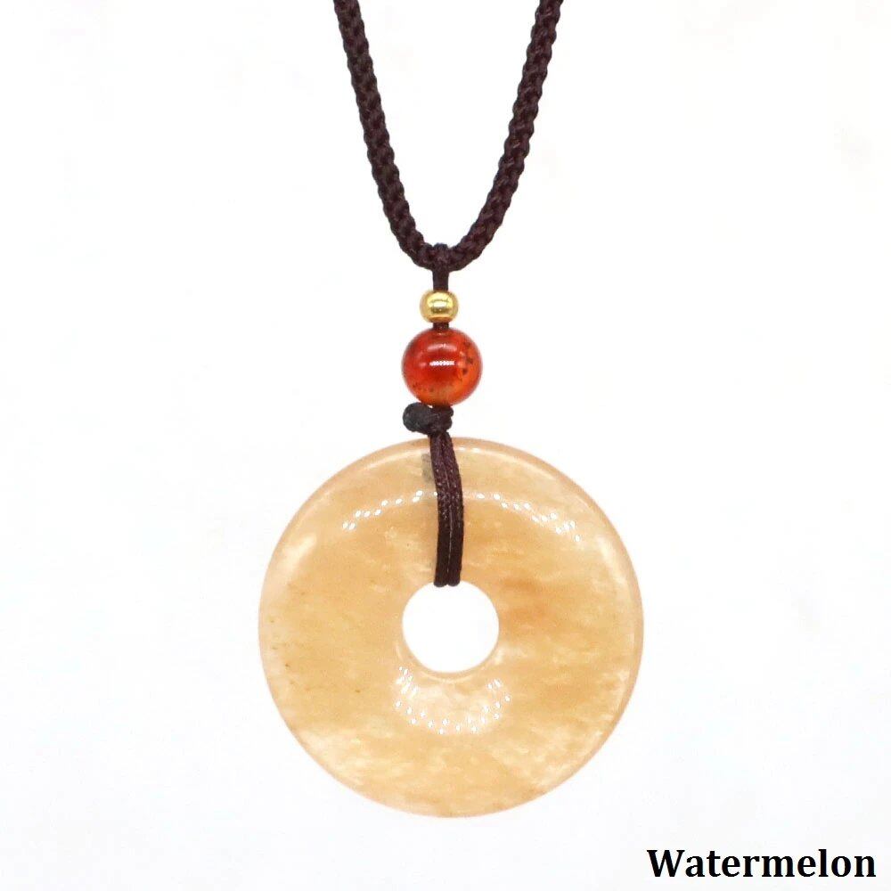 30mm 円形ドーナツ型 ヒーリングクリスタルペンダントネックレス 天然オブシディアンストーン お守りコインチャーム 幸運のドーナツ プロテクションジュエリー ギフト 色：ウォーターメロン 商品