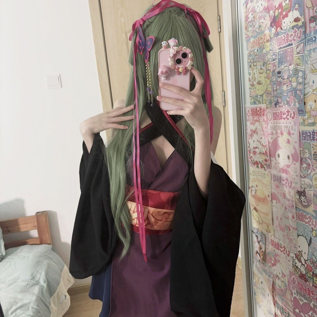 千恋万花叢雨cospiay服は赤いリボンの袖口の白い毛玉のフルセットの服をプレゼントします