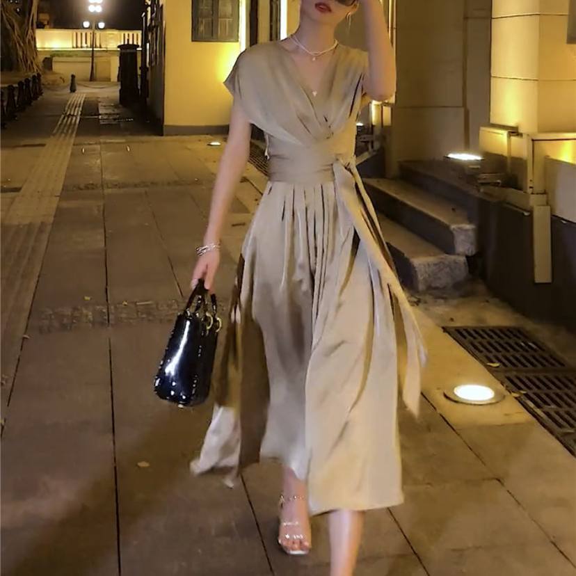 ワンピース フレアワンピース 膝下 ミモレ ミモレ丈 ロング ロング丈 袖あり 半袖 フレンチスリーブ Vネック スリム タイト 細身 ウエストマーク ウエストリボン ハイウエスト かわいい