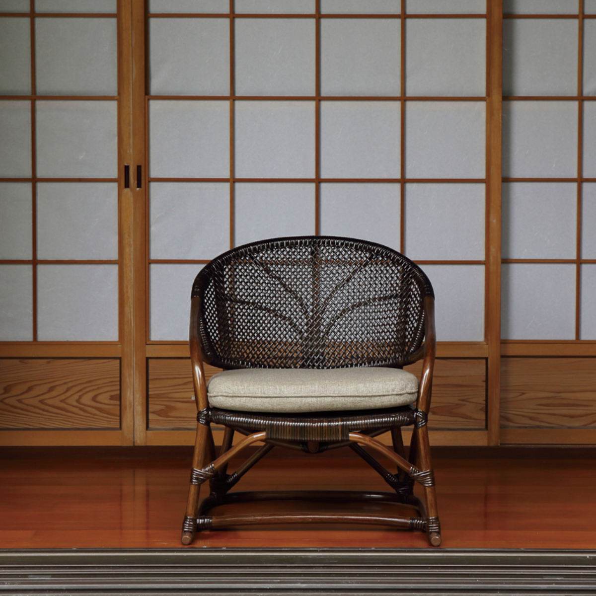 籐 アームチェア 座面高33cm クッション付 ラタン家具 WAHOO 椅子 座椅子 ラタン 籐製 アジアン 家具 オットマン 足置き イス 座いす ひじ掛け 肘掛