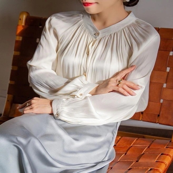 大人気！ さらっと羽織れる：サテンシャツ フランス式の白いシャツの女性の酢の酸っぱいどんすの顔の欧の商品シアーシャツ ブラウス トップス レディース シアーシャツ