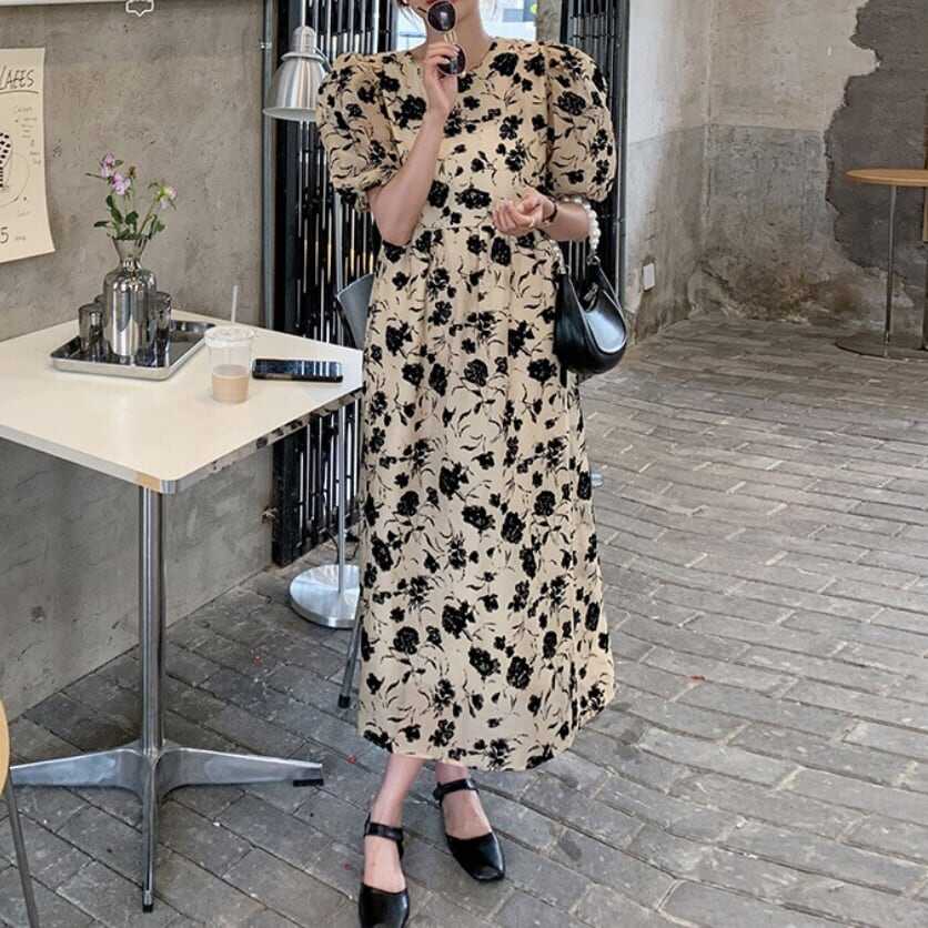 ワンピース 上着 人気 おすすめ おしゃれ お洒落 激安 安い プチプラ ラウンドネック 丸首 ふわふわ パフスリーブ ふんわり オーバーサイズ Aライン 膝丈 柄 花柄 ポリエステル lo