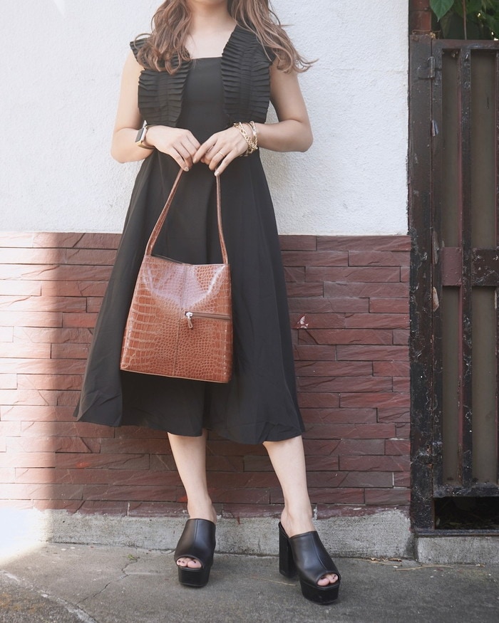 プリーツポイントスリーブレスワンピース（ブラック）