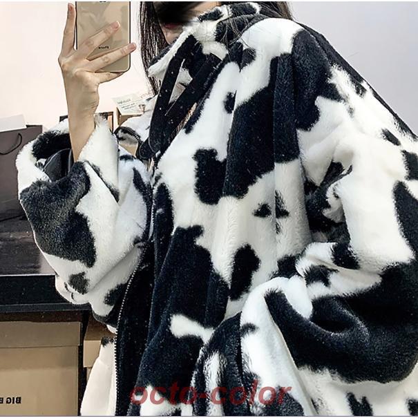 アニマル柄 牛柄 アウター コート ジャケット 上着 袖あり 長袖 ボリューム袖 ラウンドネック ハイネック 襟なし もこもこ モコモコ ふわふわ ファスナー 前開き