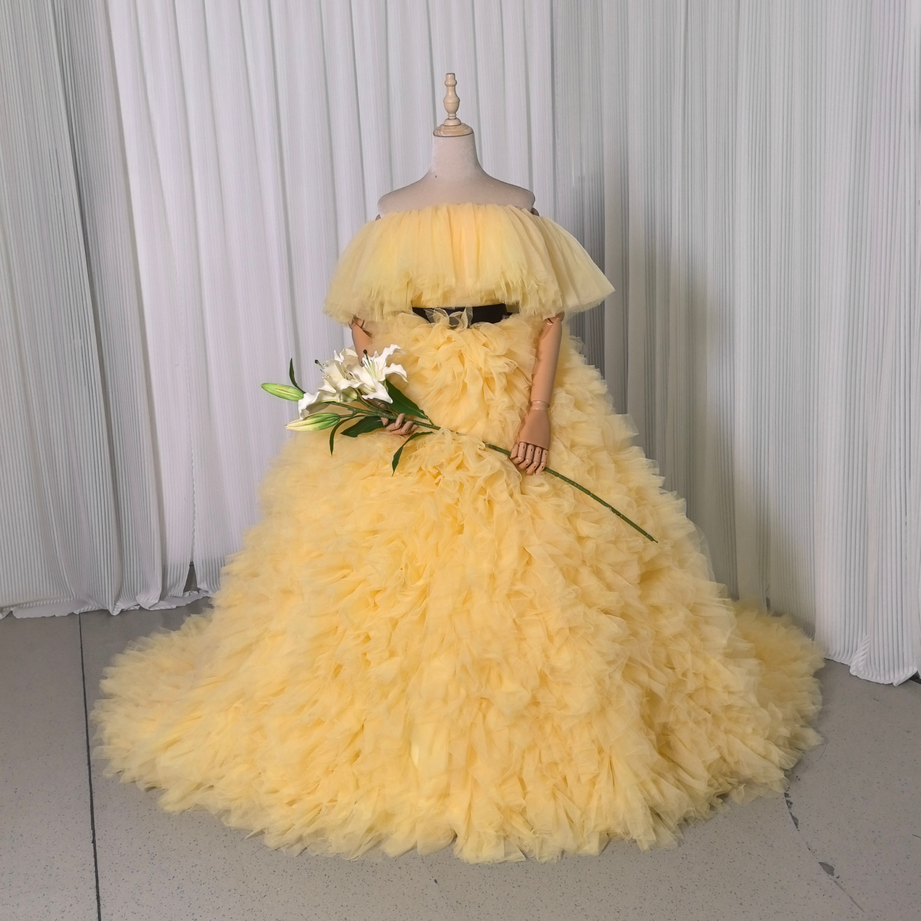 豪華！カラードレス パステルイエロー オフショルダー もこもこドレス 抜群のおしゃれ見え ソフトチュール 花嫁