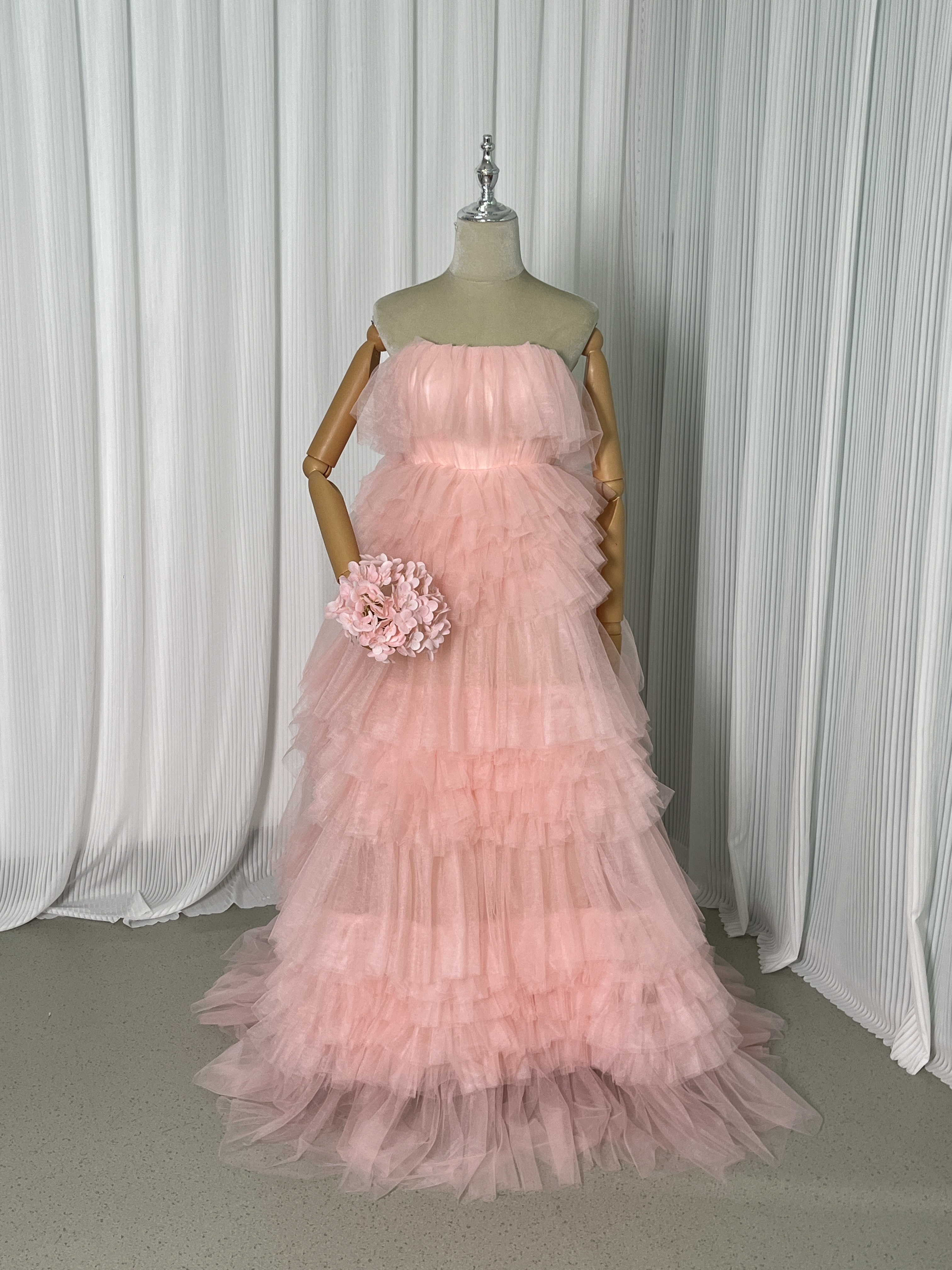 カラードレス ピンク ソフトチュール プリンセスライン 短トレーン 豪華！ 花嫁 チューブトップ ビスチェタイプ フレアスカート