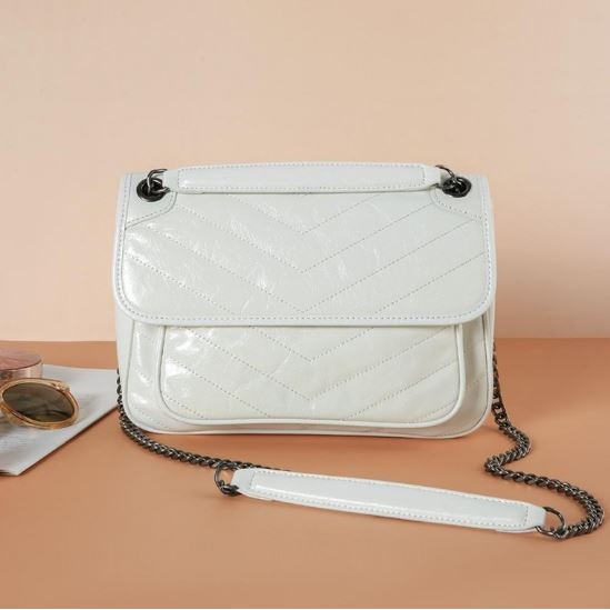 女性 デイリー本革ハンドバッグ 8,640円