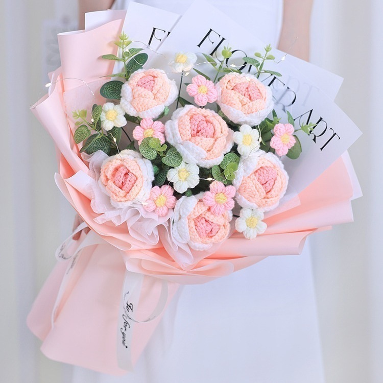 （花束みたいな恋をした）母の日の手編みブーケウールのバラお母さんと友人への誕生日プレゼントとしてかぎ針編みのカーネーションを仕上げました