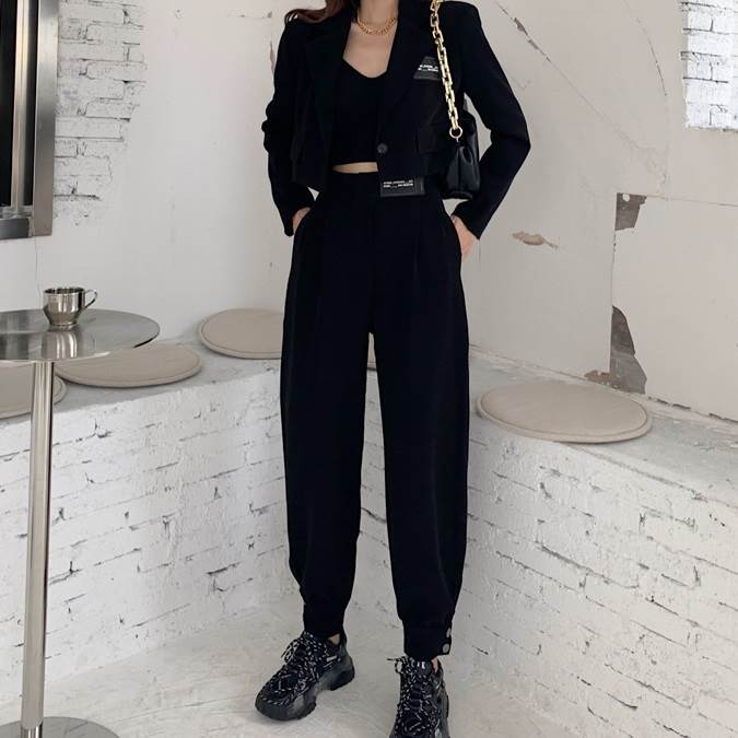 【急速出荷!】2色 セットアップ ジャケット ショート丈 パンツ スーツ ロック 黒 茶色 個性的 裾タックパンツ ハイウエスト ブラック カーキ レディース スーツ 長袖 上下セット 大人可愛い き