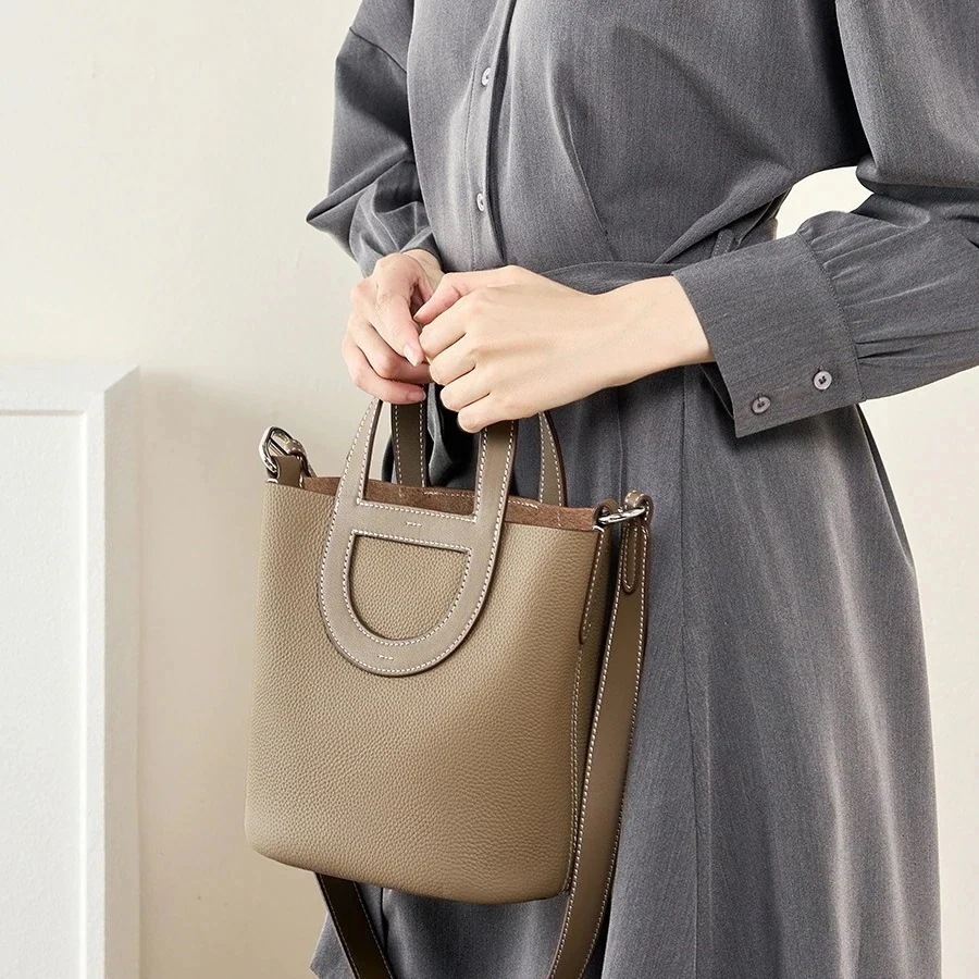 每日更新ショルダーバッグ レディースファッション牛革バッグ バケットバッグ 豚鼻クロスボディハンドバッグ 大容量 斜め掛け