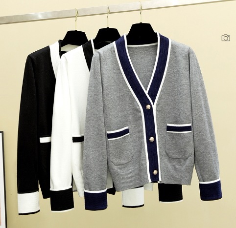 学生風 デート モテコーデ トップス カーディガン 上着 袖あり 長袖 Vネック ボタン かわいい 可愛い シンプル カジュアル おしゃれ お洒落 レトロ 可愛い 女子 こなれ感 5,493円