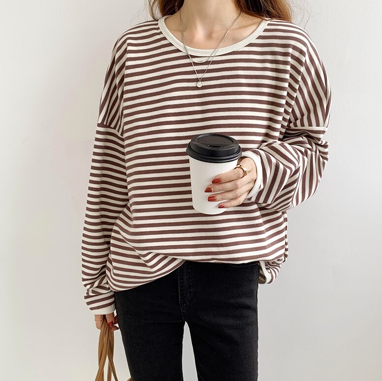 オーバーサイズ ゆるめ 横縞 トップス セーター プルオーバー ミディアム丈 長袖 萌袖 ドロップショルダー 襟なし ラウンドネック ニット かわいい 大人可愛い シンプル カジュアル おしゃれ