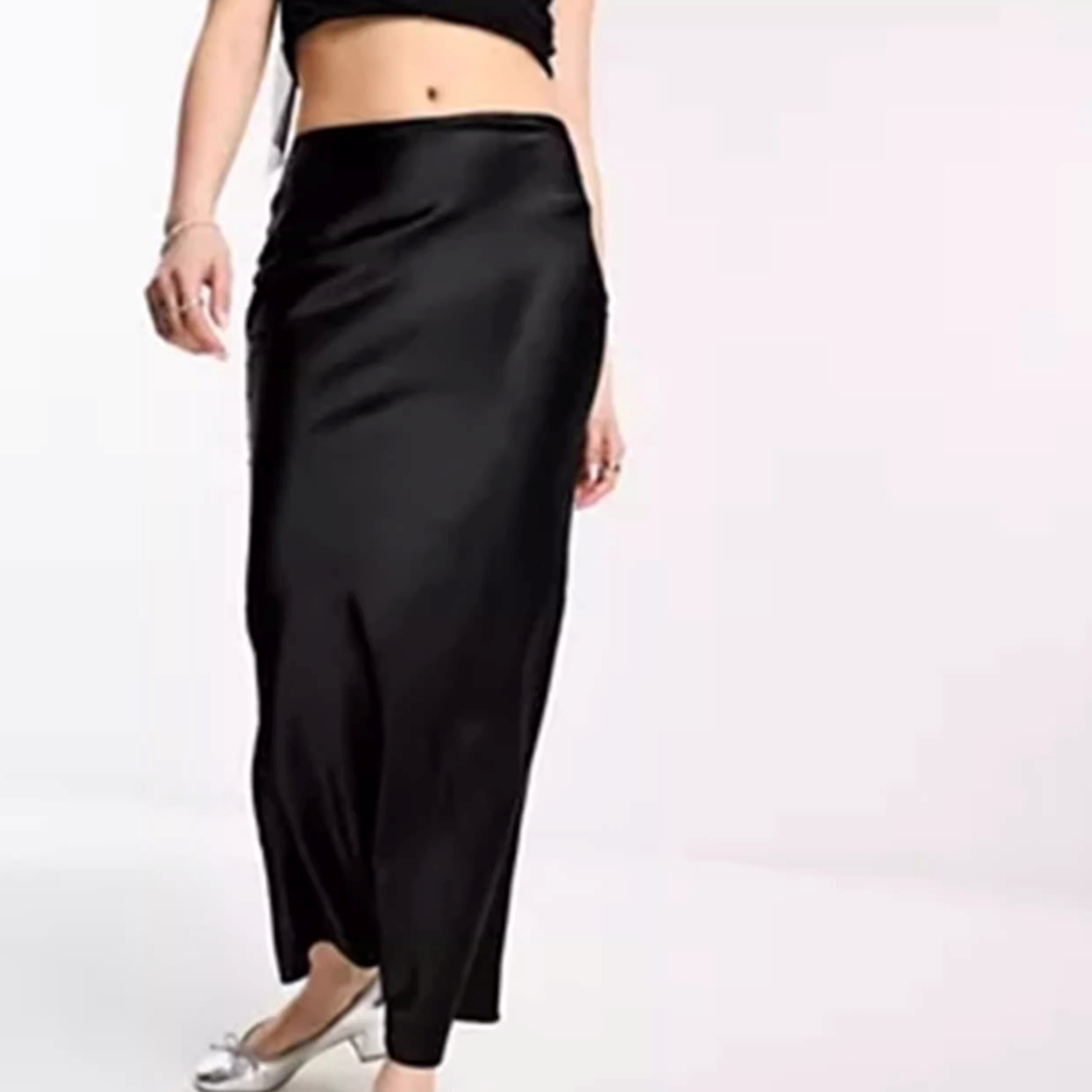 ボトムス スカート ロングスカート ハイウエスト セミフレア 光沢 かわいい 大人可愛い きれいめ シンプル 上品 おしゃれ かっこいい カジュアル こなれ感 個性的 主役級 存在感 抜け感